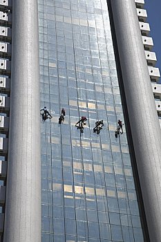 上海鐘點工多少錢一月？揭秘上海鐘點工市場現狀與收費標準