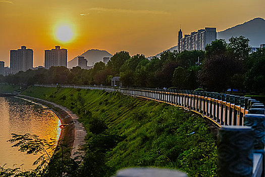北京住家保姆月薪多少？揭秘一線城市保姆行業(yè)的薪資標準