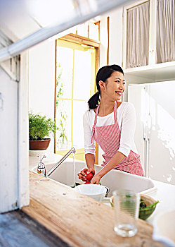 家政做頓晚飯一般多少錢(qián)？了解家政服務(wù)價(jià)格，享受高品質(zhì)生活