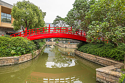 在上海當(dāng)護(hù)工多少錢一天？揭秘行業(yè)薪資與就業(yè)機(jī)會(huì)