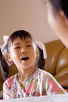 成都保姆一個月多少錢？幫您了解家政服務(wù)的真實(shí)價格！