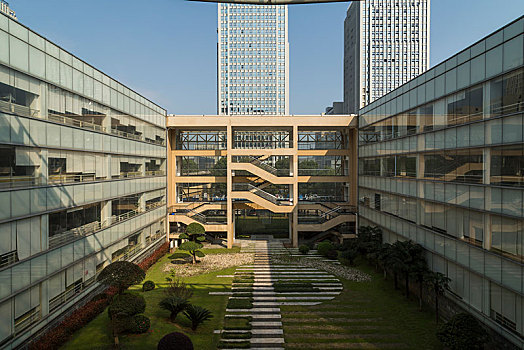 維修墻紙價格是多少？讓您的家煥然一新，省錢又省心！