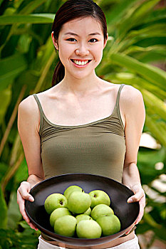 大連雇一個(gè)月嫂多少錢(qián)？選擇月嫂的價(jià)格與服務(wù)詳解