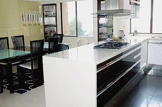 福建月嫂工資多少？揭秘月嫂行業的薪酬與發展前景