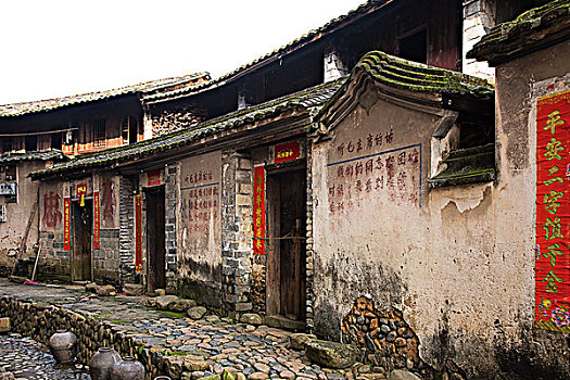青島帶孩子的保姆多少錢(qián)？為你解密市場(chǎng)價(jià)格與選擇技巧