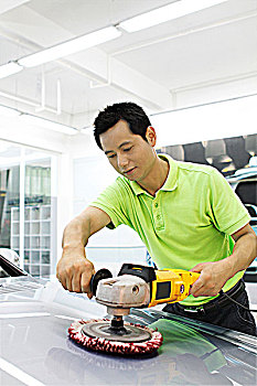 現(xiàn)在保姆多少錢？探秘現(xiàn)代家庭服務(wù)市場(chǎng)的價(jià)格趨勢(shì)