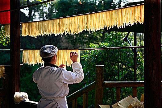 想請月嫂多少錢一個月？幫你全面解析價格與服務
