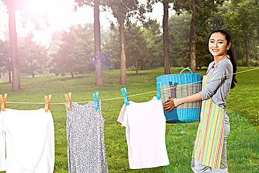 大連找個住家保姆多少錢？家庭保姆服務費用全解析！