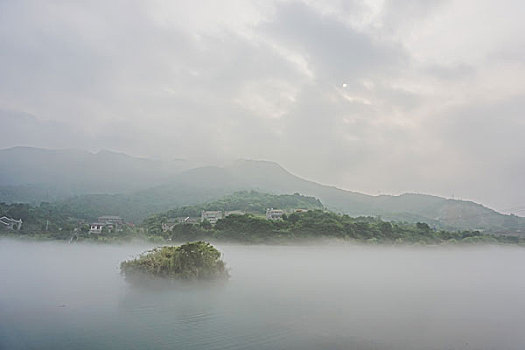 育兒嫂一月能拿多少錢？揭秘育兒嫂高薪背后的秘密